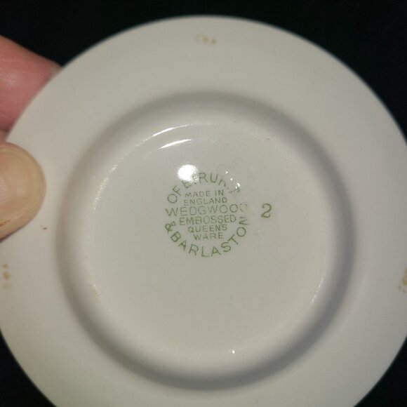 1940s Wedgwood Queens ware ivory celadon green tray - Picture 2 of 4